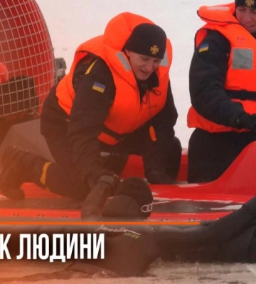 Рятувальна операція на Басовому Куті: у Рівному діставали людину з-під криги (ВІДЕО)