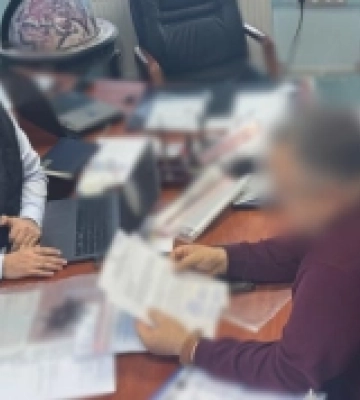 Вимагав у підприємця гроші за вирішення земельного питання: на Одещині викрили голову однієї з селищних рад