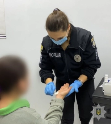 На Одещині жінка потрапила в реанімацію через споживання м&#039;ясної тушонки