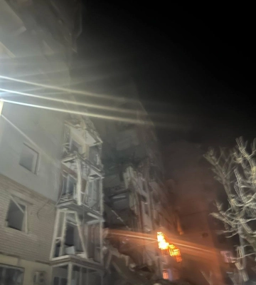 Авиаудар по многоэтажке в Херсоне: среди пострадавших есть дети