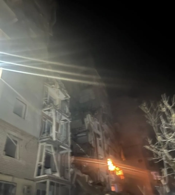 Загарбники скинули КАБ на багатоповерхівку у Херсоні