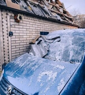 Наслідки атаки &quot;шахедів&quot; на Київщину: пошкоджено будинки та авто у двох районах. ФОТОрепортаж