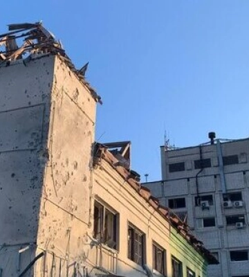 Росіяни пошкодили сортувальний центр Укрпошти у Херсоні