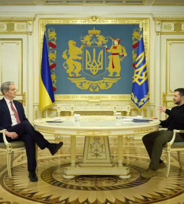 &quot;Зеленский спал&quot;: Трамп пожаловался, что Украина &quot;грубо повела себя&quot; с министром финансов Бессентом