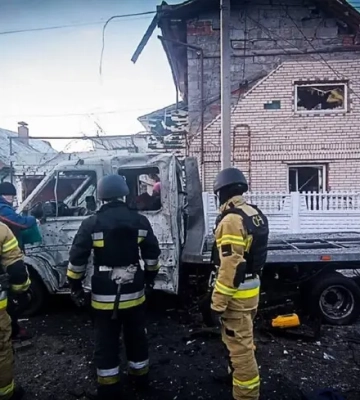 Наслідки атаки &quot;шахедів&quot; на Київщину: пошкоджено будинки та авто у двох районах. ФОТОрепортаж