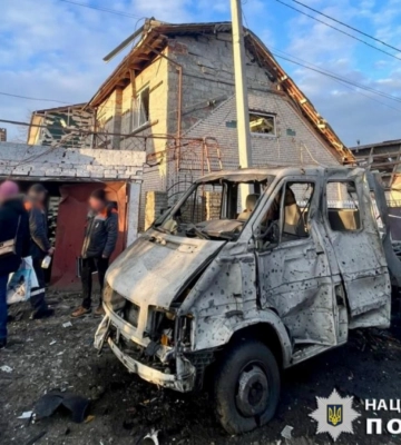 Наслідки атаки &quot;шахедів&quot; на Київщину: пошкоджено будинки та авто у двох районах. ФОТОрепортаж