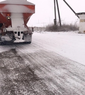 Засніжило: Дорожники Кіровоградщини працюють на автошляхах (ФОТО, ВІДЕО)