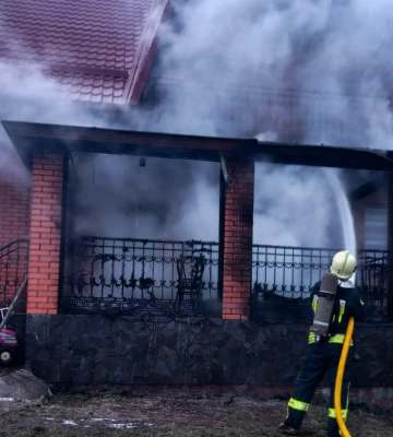 На Волині через порушення правил пожежної безпеки загорівся будинок