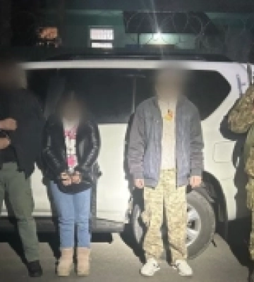 На Закарпатті затримали чоловіка та жінку, які намагалися переправити ухилянта в Румунію