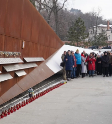 У Львові на честь Героїв Небесної Сотні відбулося урочисте підняття прапора