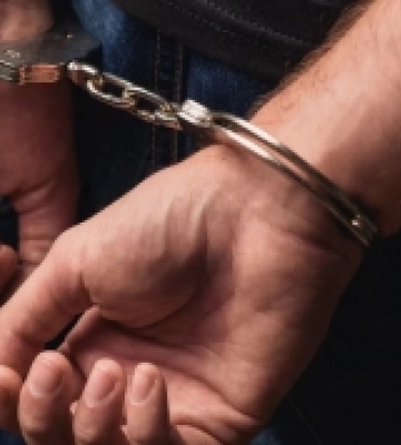 У Луцьку затримали чоловіка, який перебував у розшуку, втрапив в аварію під наркотиками та покусав поліцейського