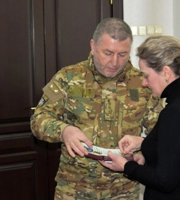Посмертний орден сина вручили матері захисника з Рівненщини
