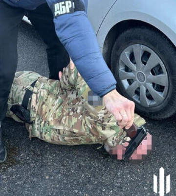 У Харкові ділок за 20 тисяч доларів обіцяв влаштувати знайомого на посаду слідчого ДБР