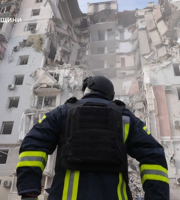 У Херсоні через нічний удар РФ постраждали 6 людей, зруйновані 15 квартир – ОВА