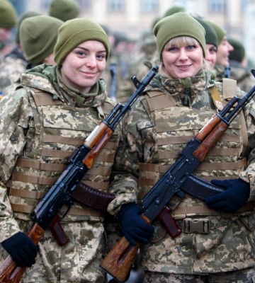 Аби не довелося воювати під Тернополем: в Україні заговорили про початок мобілізації жінок