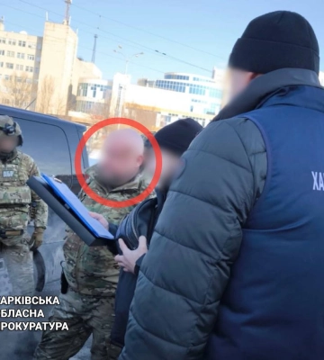 У Харкові ділок за 20 тисяч доларів обіцяв влаштувати знайомого на посаду слідчого ДБР