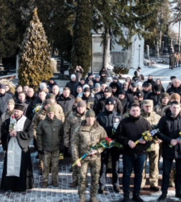 На Личаківському цвинтарі вшанували пам&#039;ять Героїв Небесної Сотні (ФОТО)