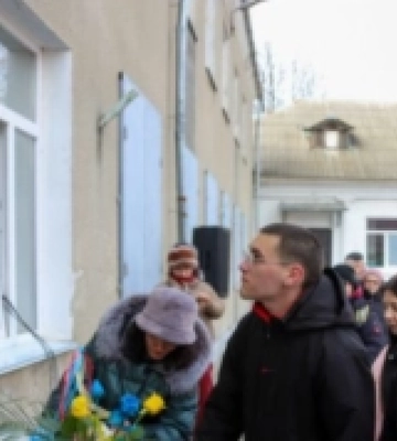 В Ізмаїлі відкрили меморіальну дошку пам’яті Захисника України Романа Сергєєва