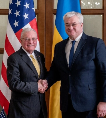 Сибіга на зустрічі з Келлогом підтвердив готовність України досягти миру через силу