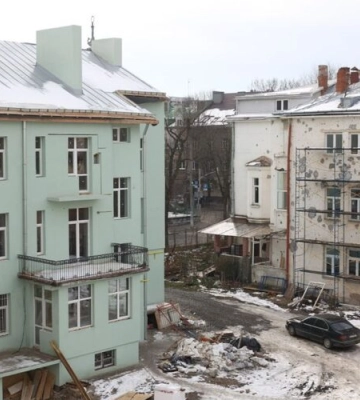 У Львові відновили 80% будинків, які постраждали після обстрілу РФ