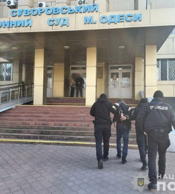 В Одесі викрили та затримали двох підпалювачів автівки