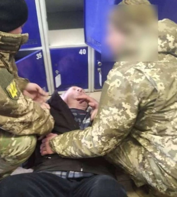У Дніпрі військові врятували літнього чоловіка, який знепритомнів у супермаркеті