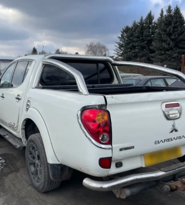 Продавали авто, призначені для ЗСУ: У Києві викрито двох зловмисників. ФОТОрепортаж