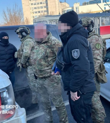У Харкові чоловік за 20 тисяч доларів «продавав» посаду слідчого ДБР