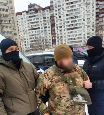 Продавали авто, призначені для ЗСУ: У Києві викрито двох зловмисників. ФОТОрепортаж