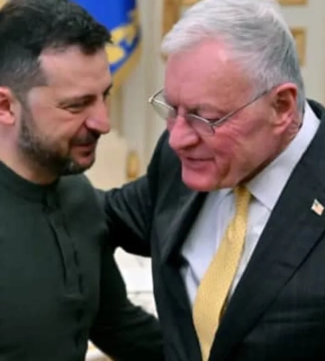 На фоне возможных переговоров: в Киев срочно едет Кит Келлог