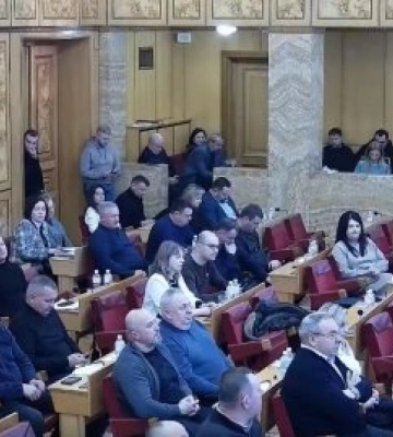 Депутати Закарпатської обласної ради ухвалили звернення щодо підтримки президента України