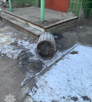Патрульні у Черкасах виявили нетверезого водія, який пошкодив сміттєвий бак