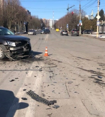 У Луцьку на Відродження - ДТП за участю двох легковиків