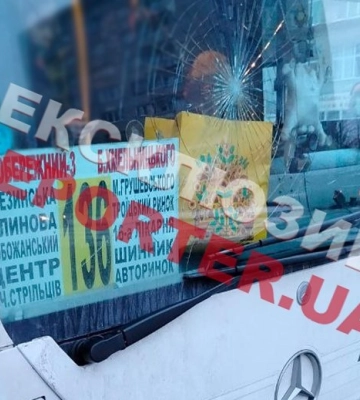 Пасажирка розбила головою лове скло: у Дніпрі водію автобуса стало зле