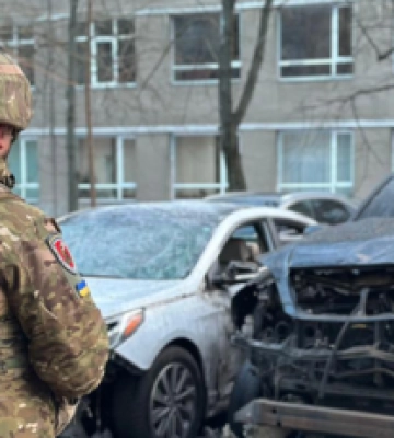В Одессе взрыв неизвестного предмета повредил ряд авто: в полиции рассказали детали