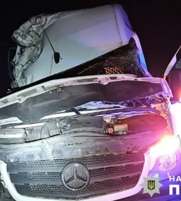 На Полтавщині маршрутка зіткнулася з вантажівкою, є загиблий