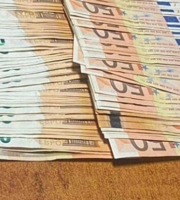 Мільйон у сумочці: львівські митники вилучили незадекларовані 25 тис. євро на кордоні
