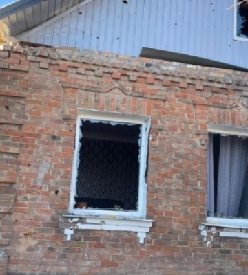 Упродовж дня росіяни атакували Нікопольський район два десятки разів, поранена жінка