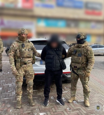 У Харкові затримали вимагача, який погрожував жертві розправою та знищенням майна