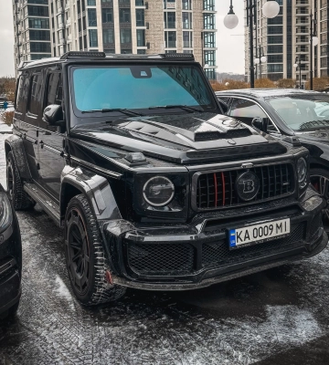 800-сильная ракета: в Киеве засветился яркий тюнингованный &quot;Гелендваген&quot; 