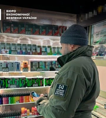У Харкові викрили підпільне виробництво електронних цигарок 