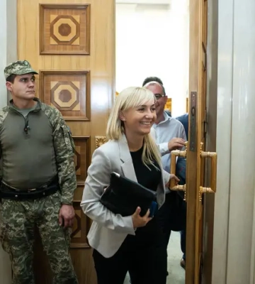 США не зупиняли продаж зброї Україні – Устінова спростувала інформацію колеги-однопартійця США не зупиняли продаж зброї Україні – Устінова спростувала інформацію колеги-однопартійця