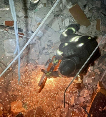 У Херсоні під завалами знайшли матір двійнят
