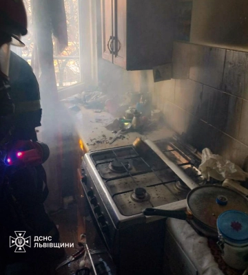 У Львові через пожежу в кухні ледь не загинула стара жінка