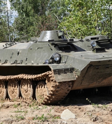 Морпіхи знищили  МТЛБ окупантів на лівобережжі Херсонщини (відео) 