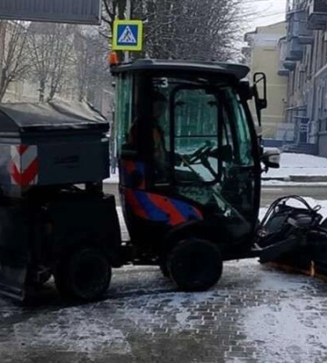 Вночі Дніпро охопив сніг: в якому стані дороги та тротуари