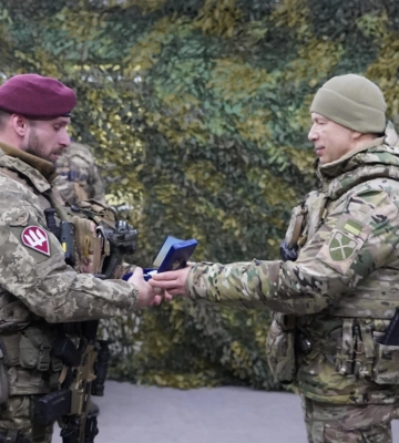 Офіцера з Черкащини Сирський відзначив &quot;Срібним хрестом&quot;