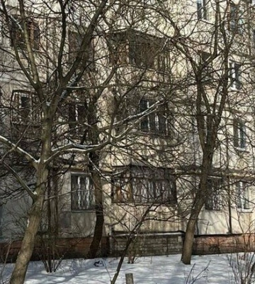 У Кременчуці біля багатоповерхівки знайшли мертвого чоловіка