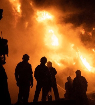 На Полтавщині рятувальники ліквідували масштабну пожежу на промисловому об’єкті після російського удару