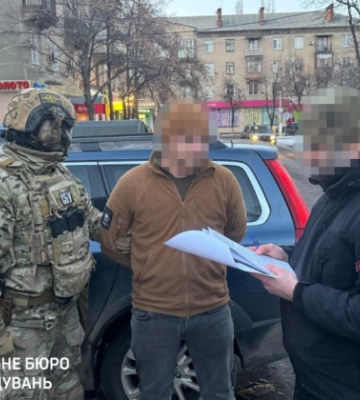 Вимагав гроші у знайомої та видавав себе за працівника СБУ: затримано військового у Слов’янську, - ДБР. ФОТО